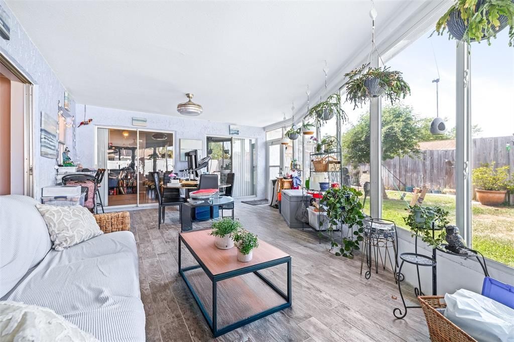 Activo con contrato: $354,000 (2 camas, 2 baños, 1306 Pies cuadrados)