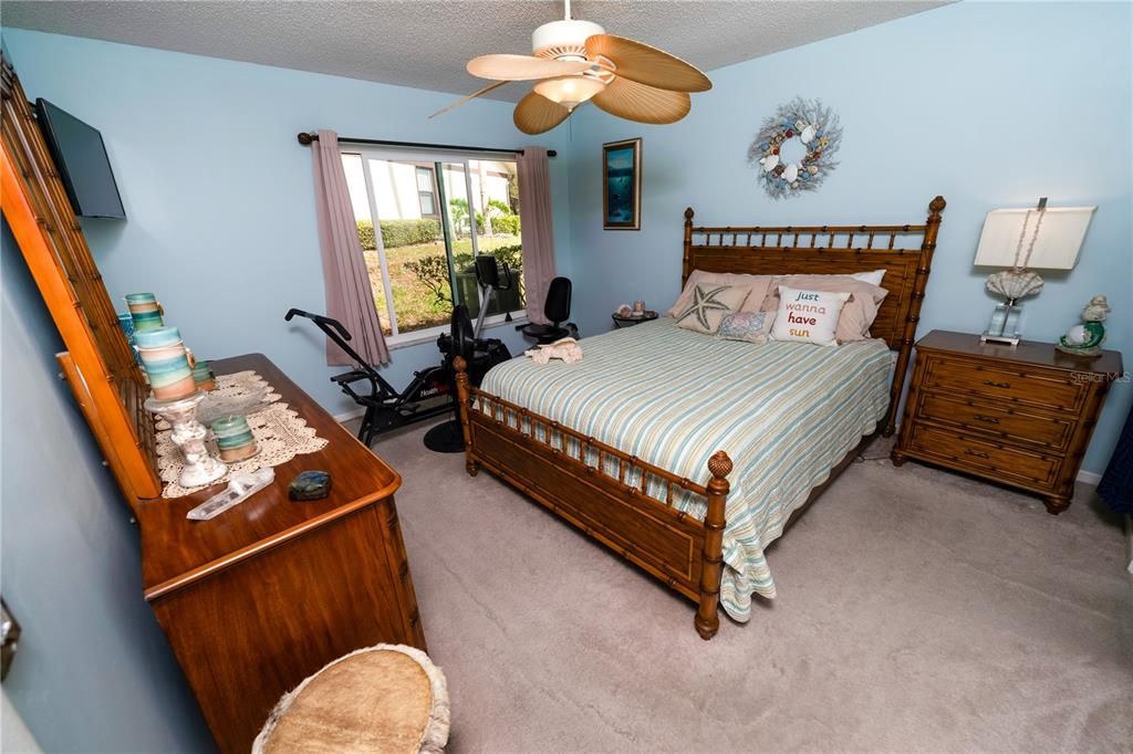 На продажу: $214,000 (2 спален, 2 ванн, 970 Квадратных фут)