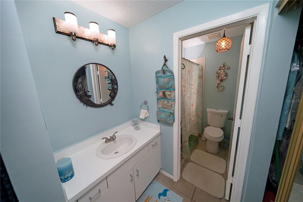 На продажу: $214,000 (2 спален, 2 ванн, 970 Квадратных фут)