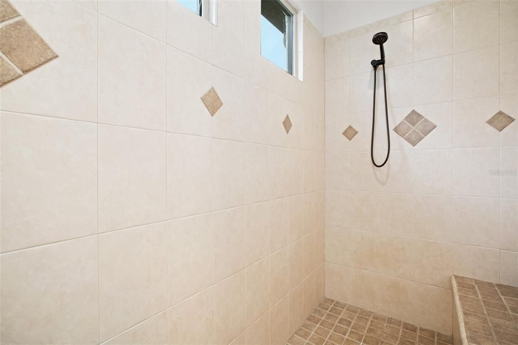 En Venta: $1,450,000 (4 camas, 3 baños, 4301 Pies cuadrados)