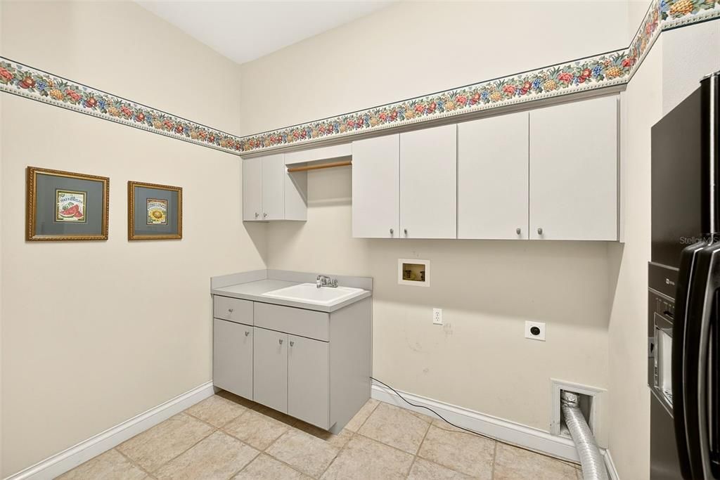 Active With Contract: $1,289,000 (4 beds, 4 baths, 3805 Square Feet)