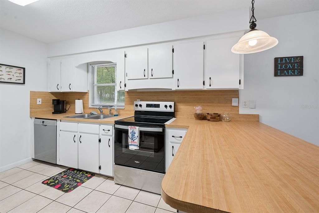 For Sale: $295,000 (3 beds, 2 baths, 1176 Square Feet)