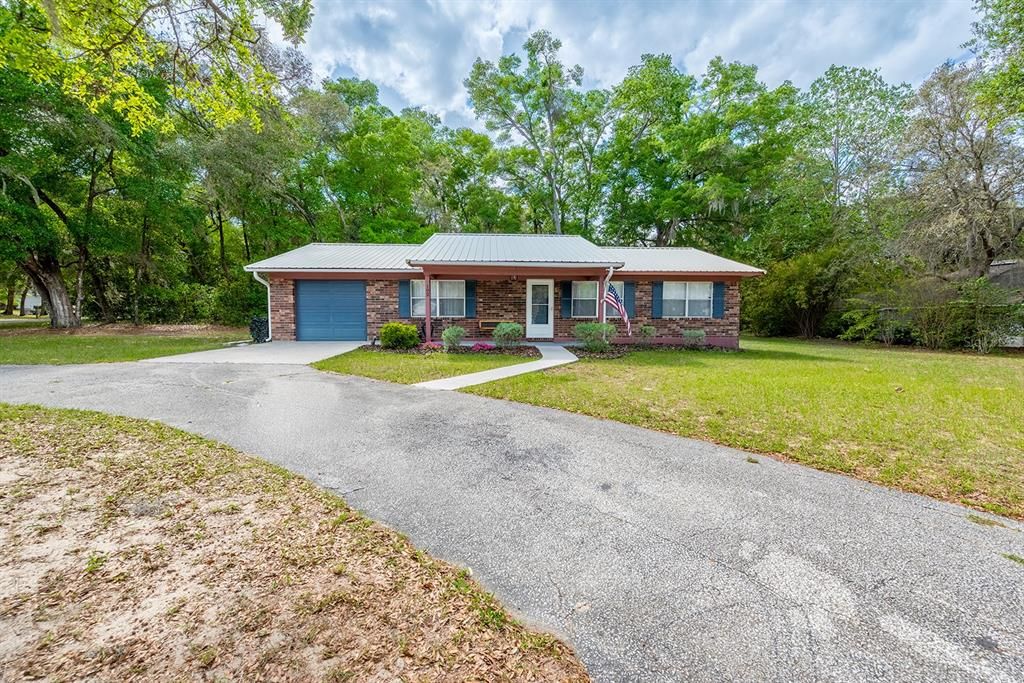 For Sale: $295,000 (3 beds, 2 baths, 1176 Square Feet)