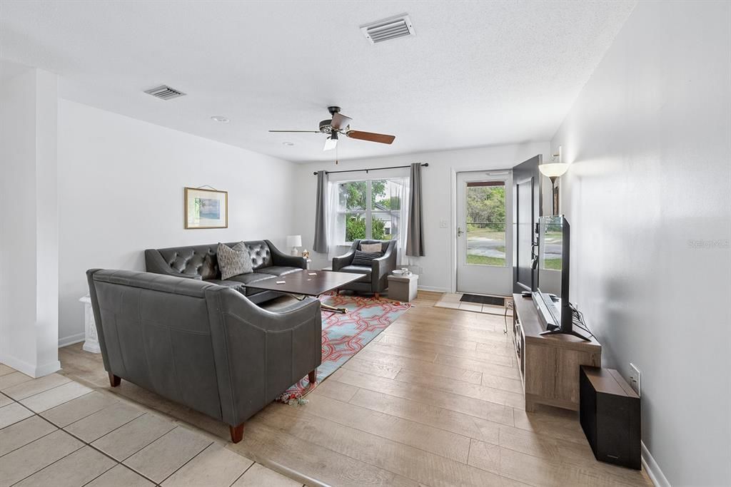 For Sale: $295,000 (3 beds, 2 baths, 1176 Square Feet)