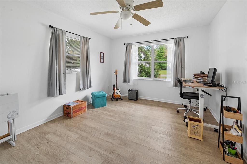For Sale: $295,000 (3 beds, 2 baths, 1176 Square Feet)