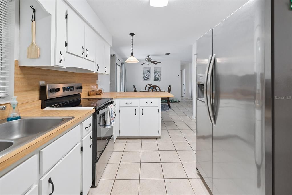 For Sale: $295,000 (3 beds, 2 baths, 1176 Square Feet)