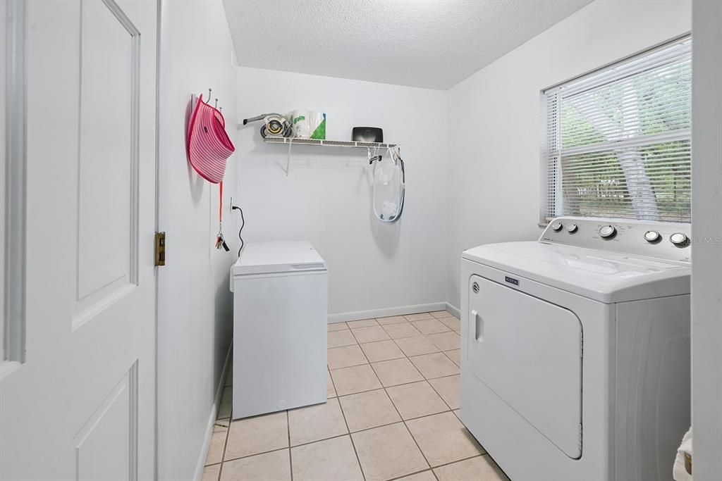 For Sale: $295,000 (3 beds, 2 baths, 1176 Square Feet)