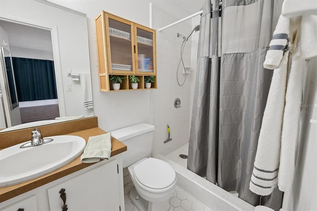 For Sale: $295,000 (3 beds, 2 baths, 1176 Square Feet)
