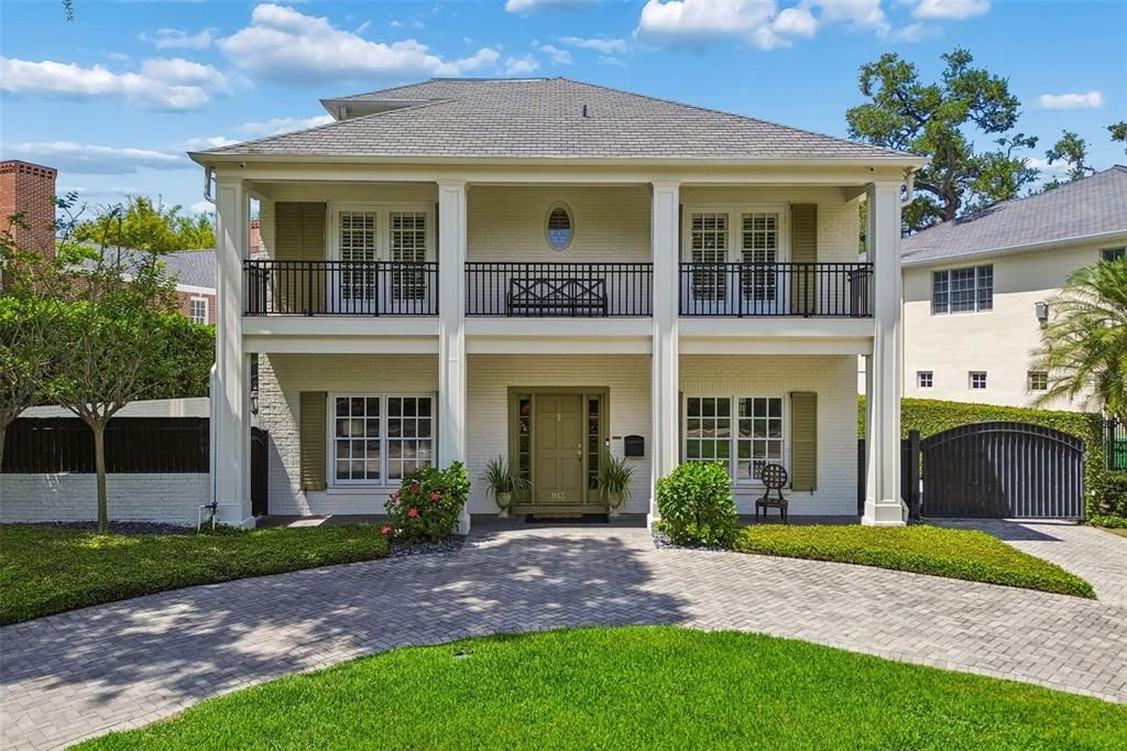 Recently Sold: $3,550,000 (5 beds, 5 baths, 4755 Square Feet)