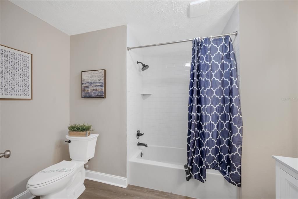 For Sale: $389,900 (4 beds, 2 baths, 1920 Square Feet)