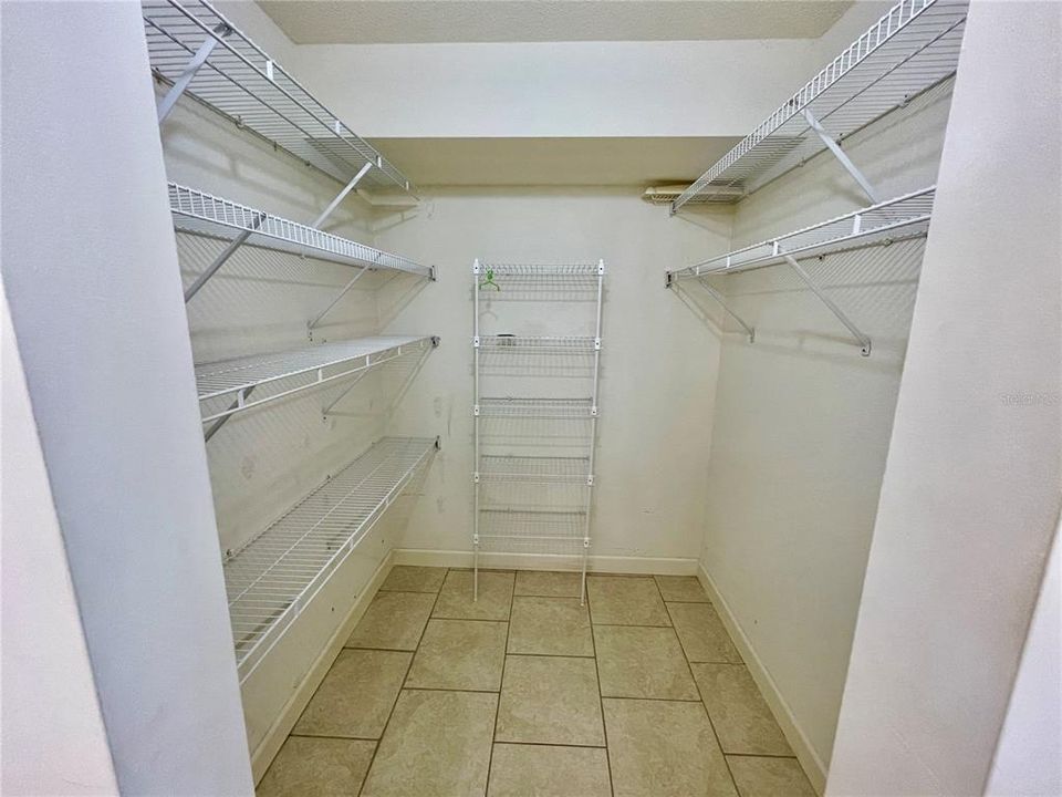 На продажу: $162,000 (2 спален, 2 ванн, 1165 Квадратных фут)