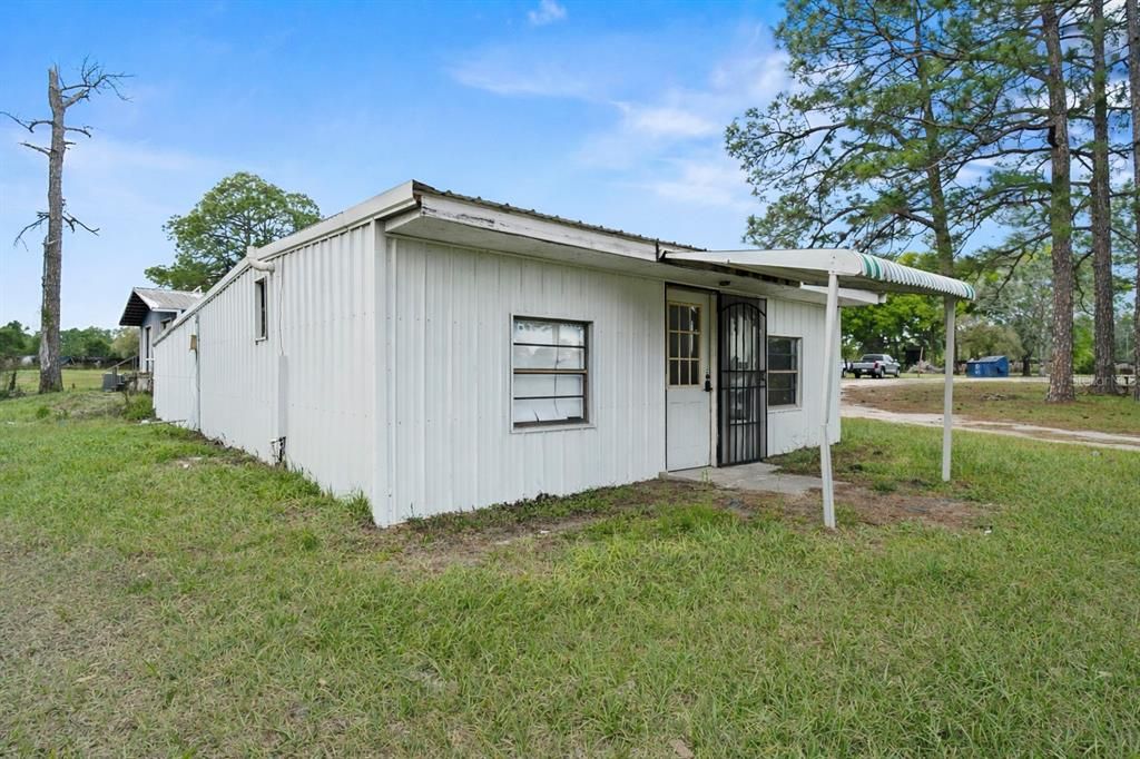 待售: $1,499,000 (40.74 acres)