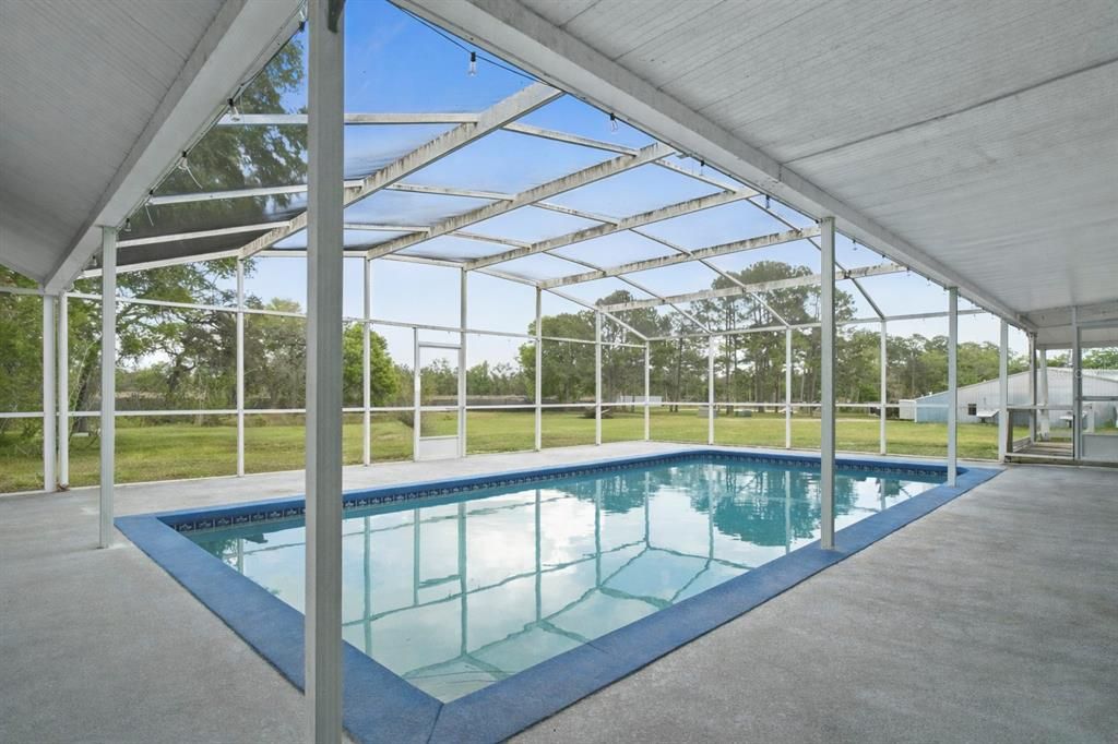 待售: $1,499,000 (40.74 acres)