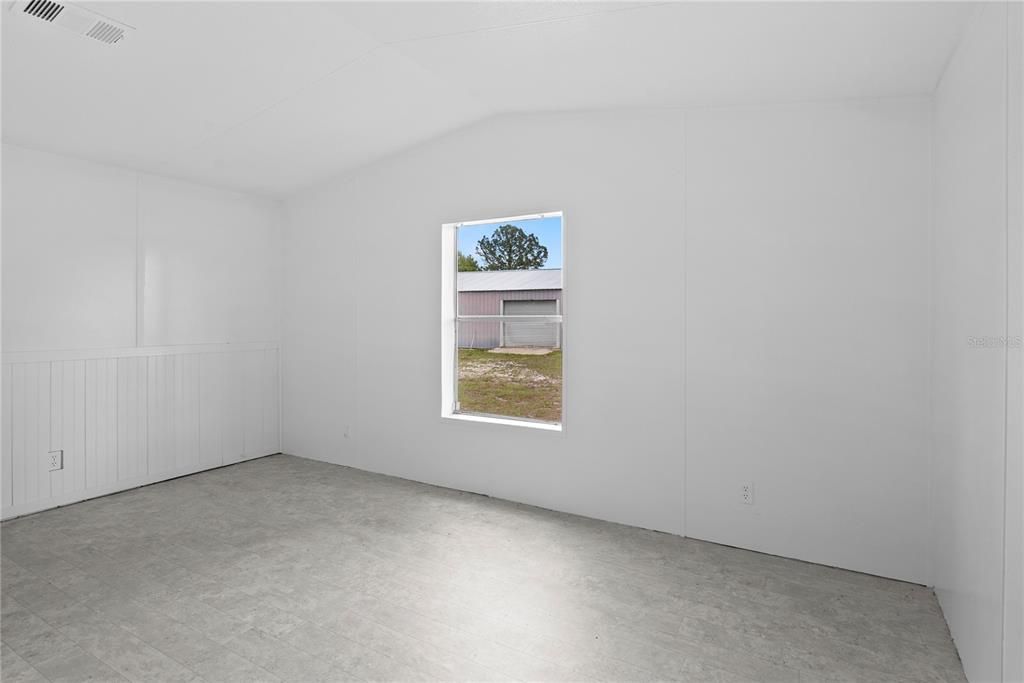 待售: $1,499,000 (40.74 acres)