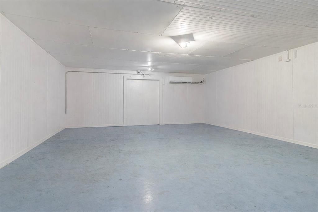 待售: $1,499,000 (40.74 acres)