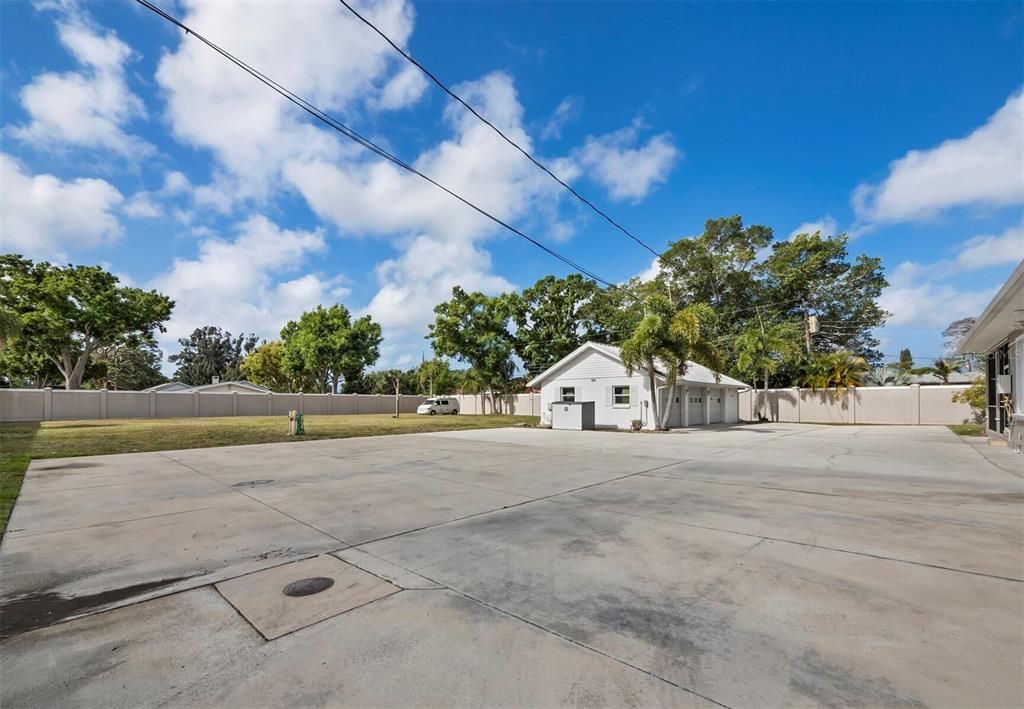 For Sale: $1,500,000 (3 beds, 3 baths, 3163 Square Feet)