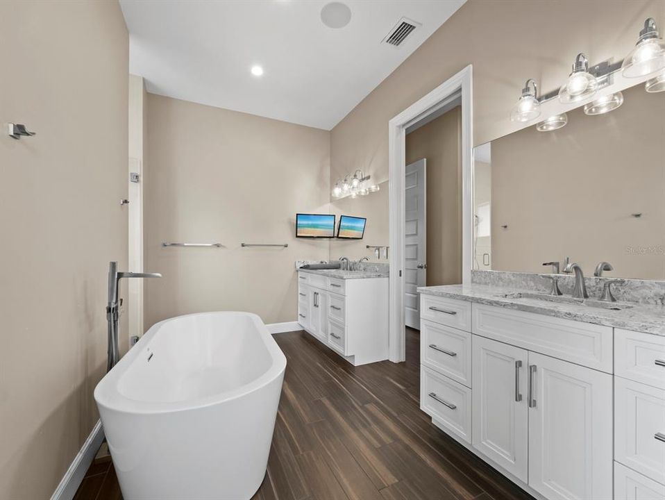For Sale: $1,500,000 (3 beds, 3 baths, 3163 Square Feet)