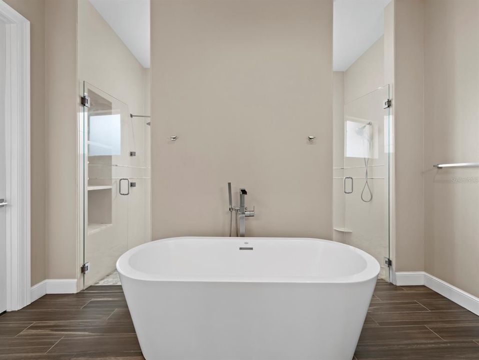 For Sale: $1,500,000 (3 beds, 3 baths, 3163 Square Feet)