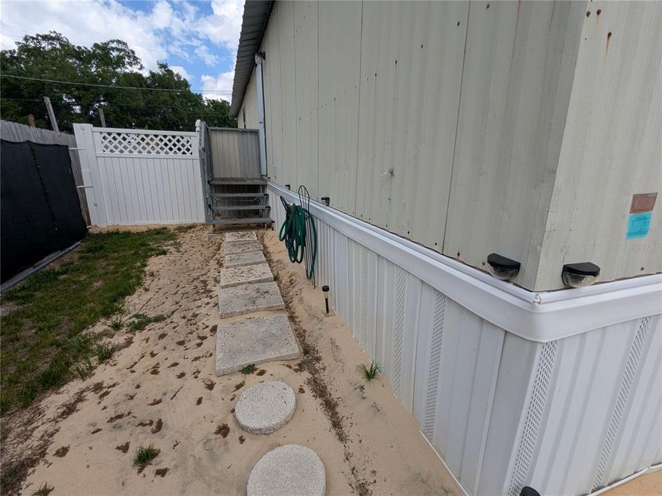 For Sale: $90,000 (2 beds, 1 baths, 1176 Square Feet)