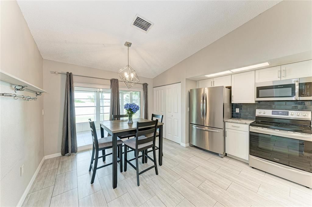 En Venta: $289,000 (3 camas, 2 baños, 1050 Pies cuadrados)