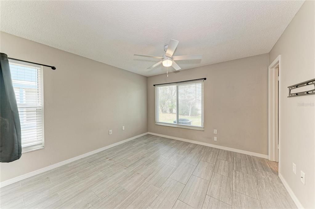 En Venta: $289,000 (3 camas, 2 baños, 1050 Pies cuadrados)