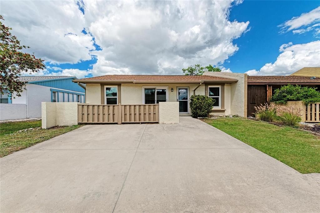 En Venta: $289,000 (3 camas, 2 baños, 1050 Pies cuadrados)