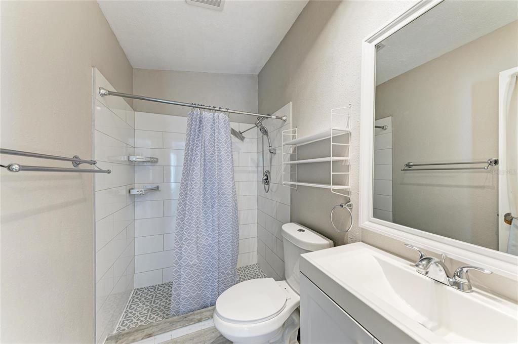 En Venta: $289,000 (3 camas, 2 baños, 1050 Pies cuadrados)