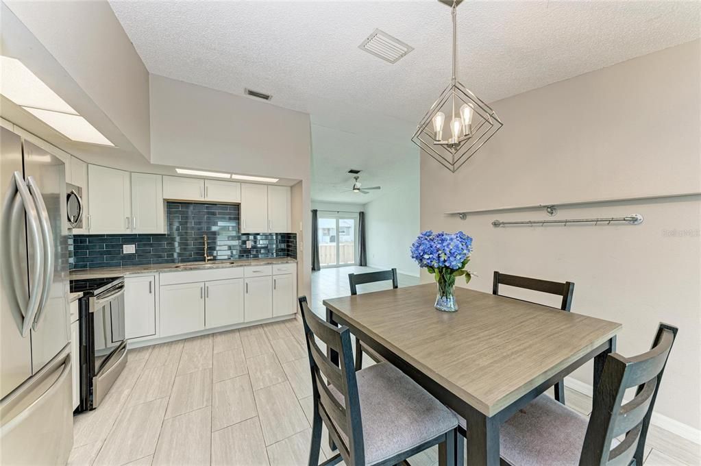 En Venta: $289,000 (3 camas, 2 baños, 1050 Pies cuadrados)