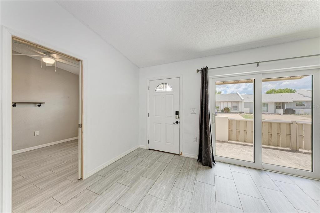 En Venta: $289,000 (3 camas, 2 baños, 1050 Pies cuadrados)