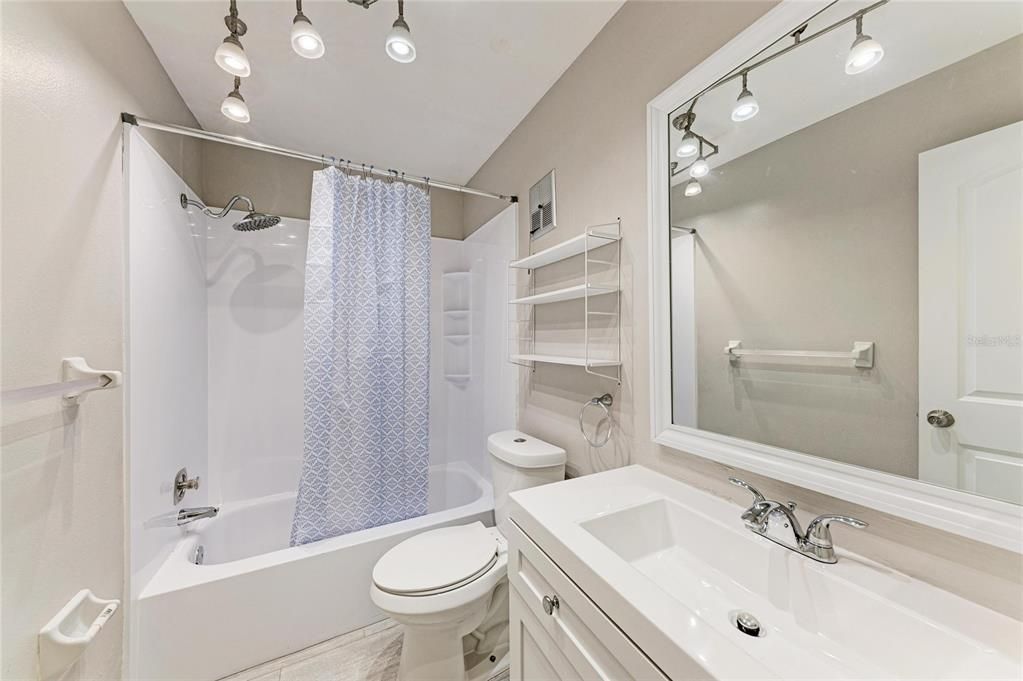 En Venta: $289,000 (3 camas, 2 baños, 1050 Pies cuadrados)