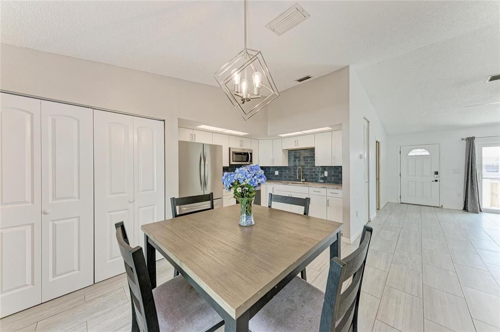 En Venta: $289,000 (3 camas, 2 baños, 1050 Pies cuadrados)