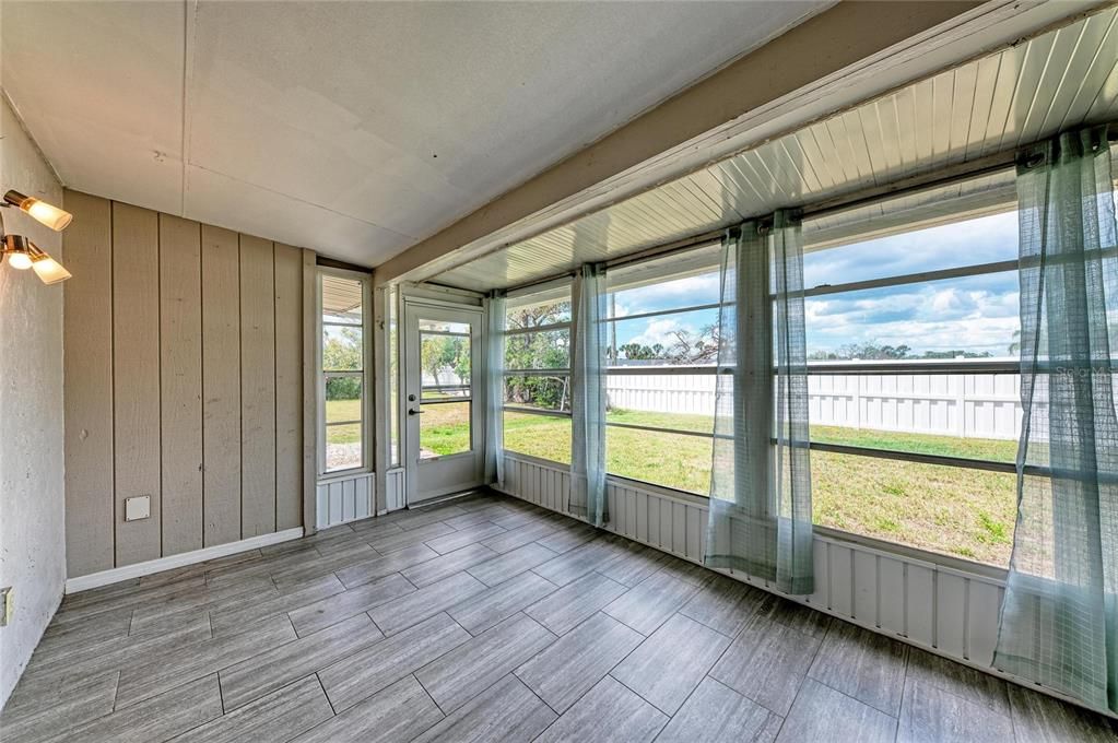 En Venta: $289,000 (3 camas, 2 baños, 1050 Pies cuadrados)