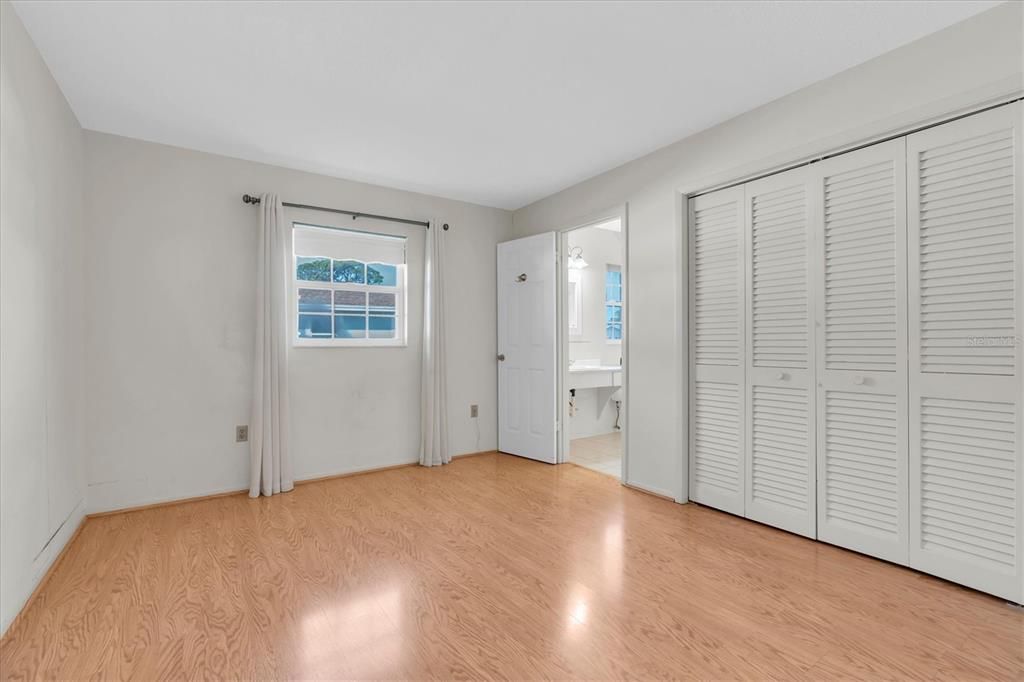 Activo con contrato: $450,000 (4 camas, 3 baños, 1982 Pies cuadrados)