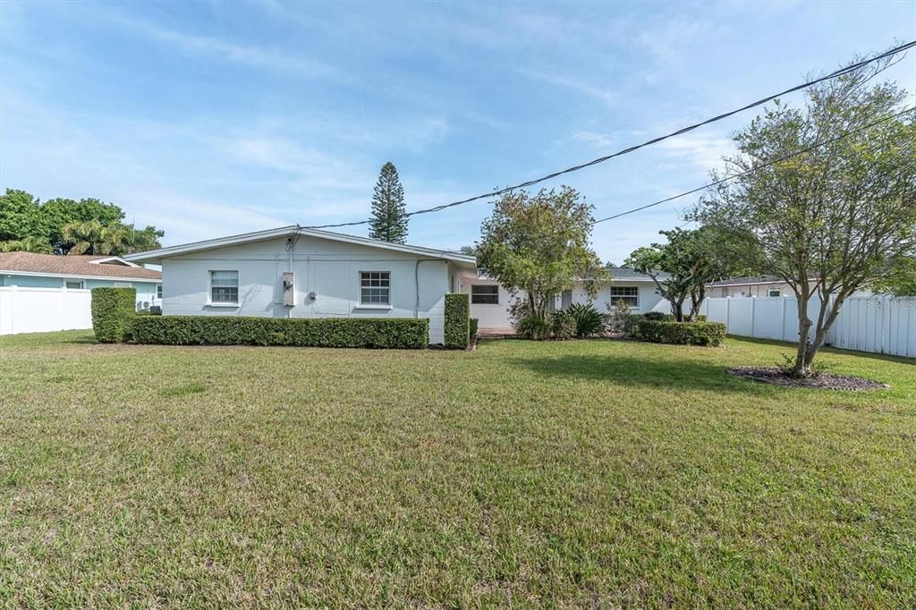 Activo con contrato: $450,000 (4 camas, 3 baños, 1982 Pies cuadrados)