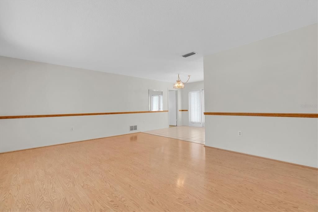 Activo con contrato: $450,000 (4 camas, 3 baños, 1982 Pies cuadrados)