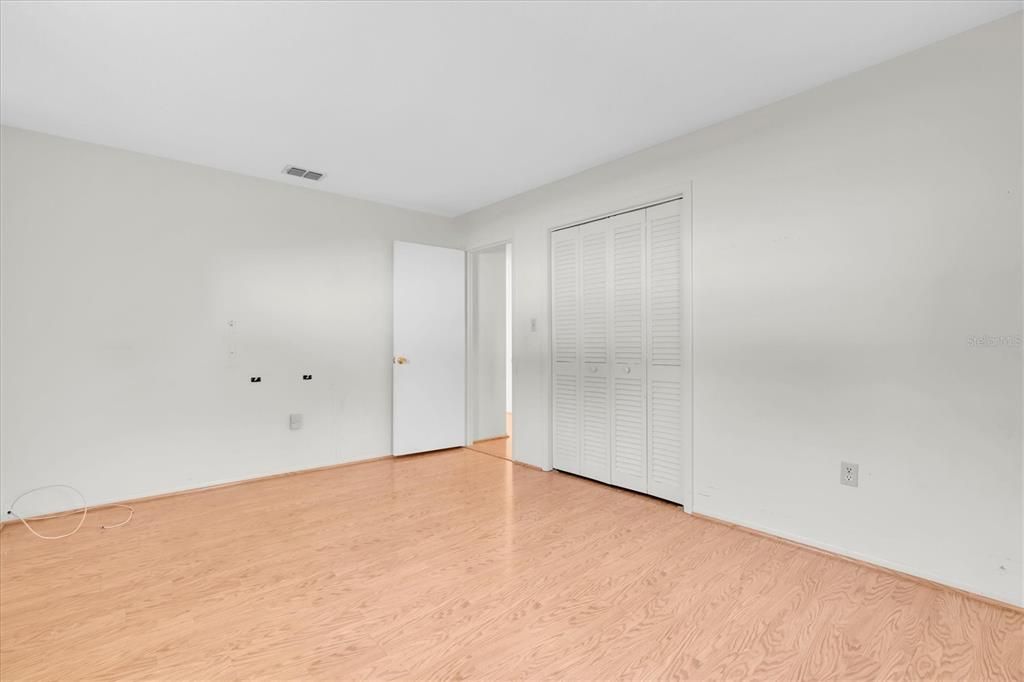 Activo con contrato: $450,000 (4 camas, 3 baños, 1982 Pies cuadrados)