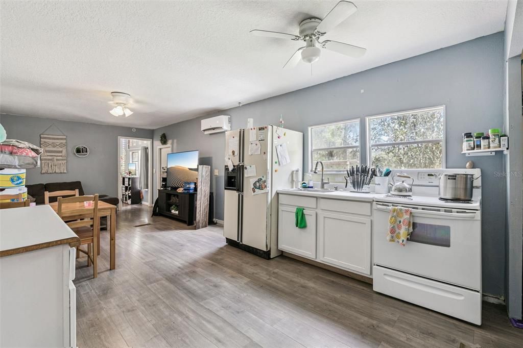 На продажу: $274,900 (1.25 acres)