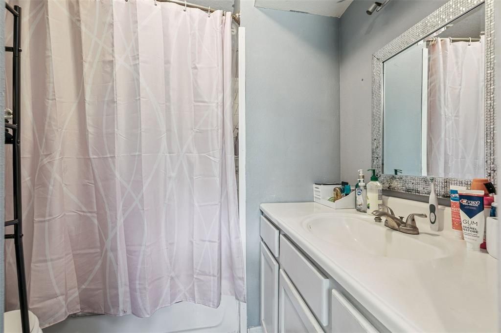 На продажу: $274,900 (1.25 acres)