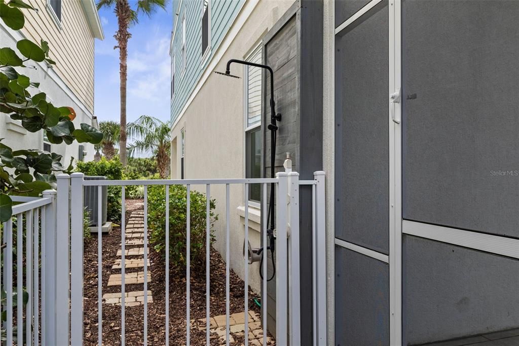 For Rent: $4,995 (4 beds, 3 baths, 2749 Square Feet)