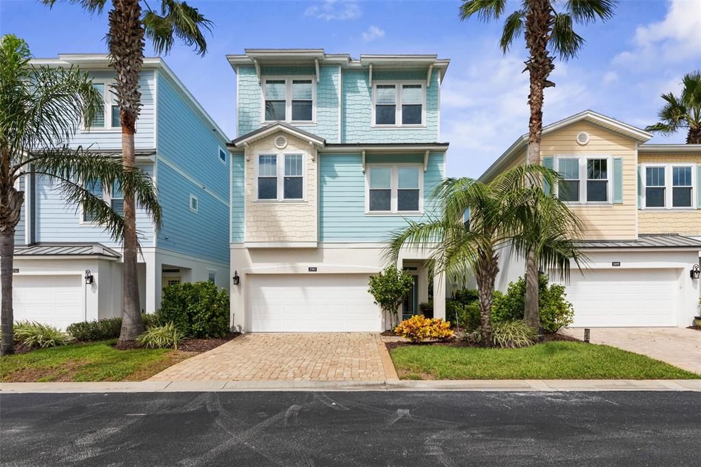 For Rent: $4,995 (4 beds, 3 baths, 2749 Square Feet)