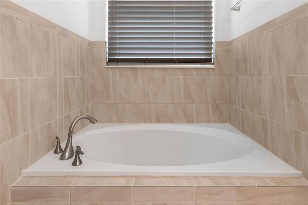 For Rent: $4,995 (4 beds, 3 baths, 2749 Square Feet)