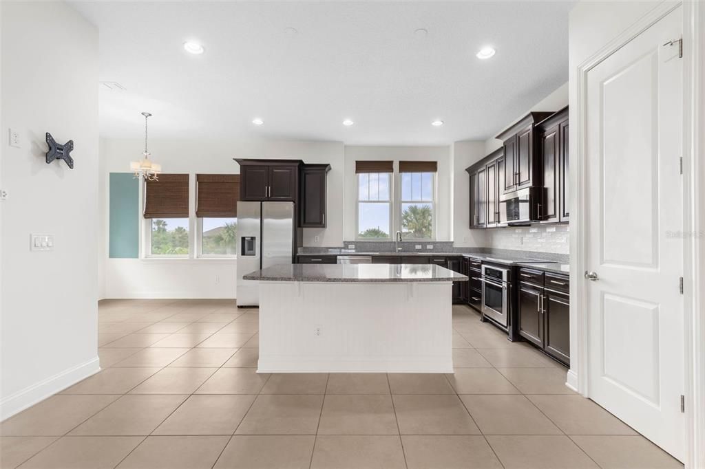 For Rent: $4,995 (4 beds, 3 baths, 2749 Square Feet)