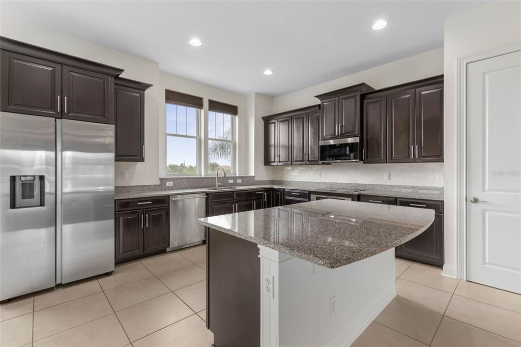 For Rent: $4,995 (4 beds, 3 baths, 2749 Square Feet)