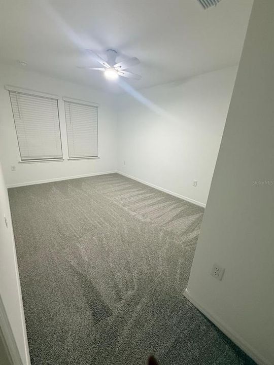 Activo con contrato: $2,850 (3 camas, 2 baños, 1652 Pies cuadrados)