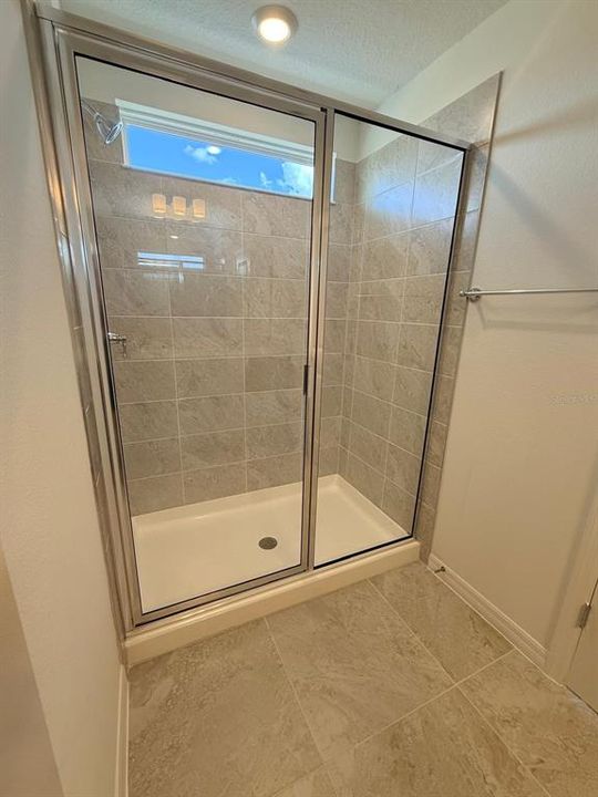 Activo con contrato: $2,850 (3 camas, 2 baños, 1652 Pies cuadrados)