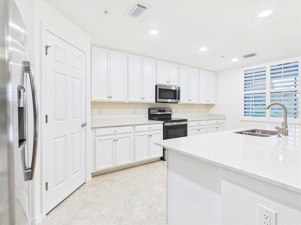 En Venta: $372,000 (3 camas, 2 baños, 1706 Pies cuadrados)