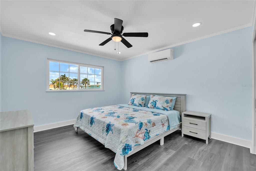 For Sale: $579,000 (2 beds, 2 baths, 1065 Square Feet)