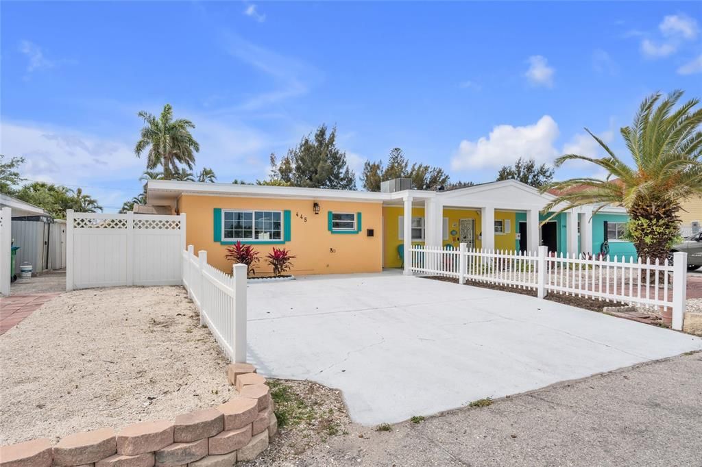 For Sale: $579,000 (2 beds, 2 baths, 1065 Square Feet)