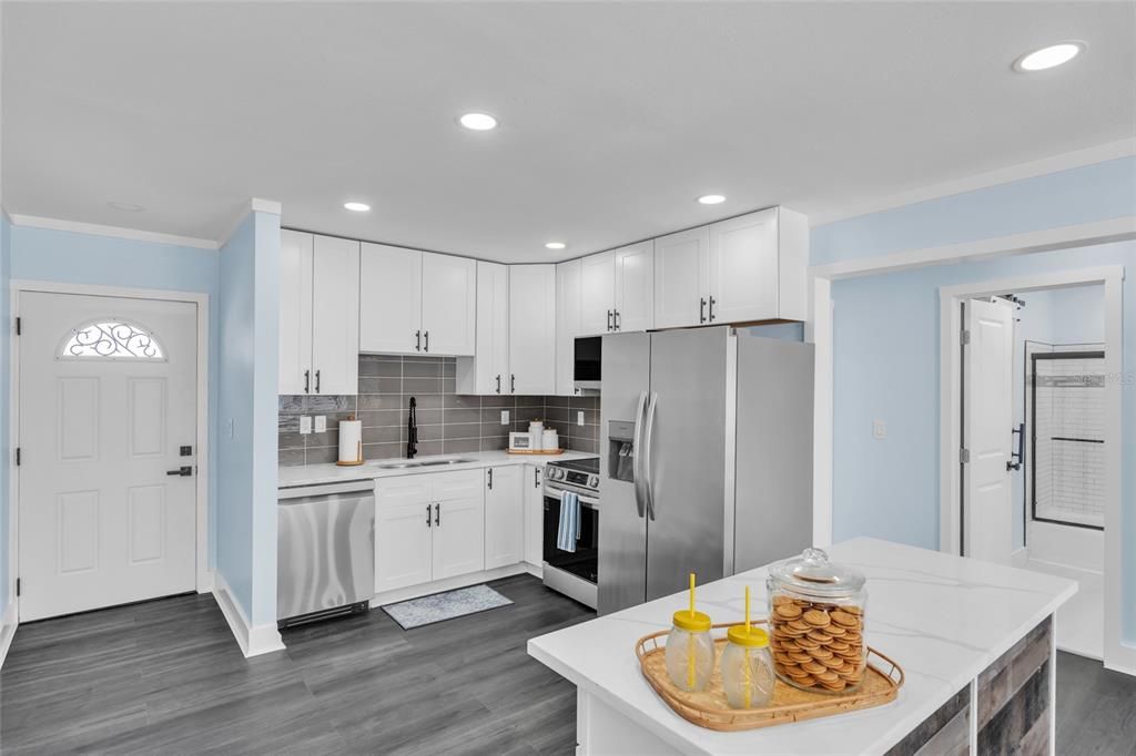 For Sale: $579,000 (2 beds, 2 baths, 1065 Square Feet)