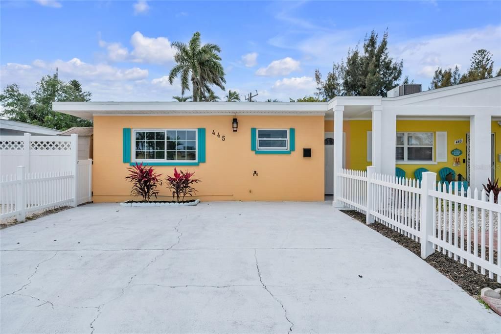 For Sale: $579,000 (2 beds, 2 baths, 1065 Square Feet)